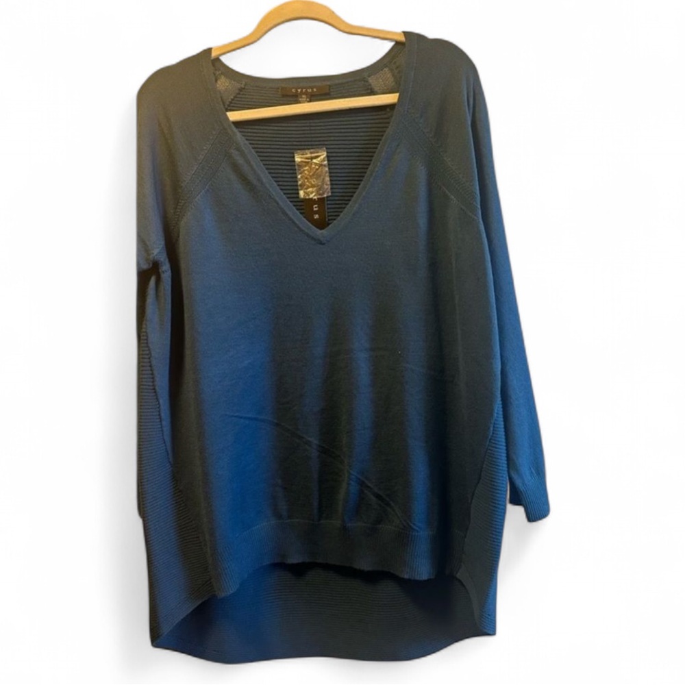 Cyrus V Neck Sweater‎